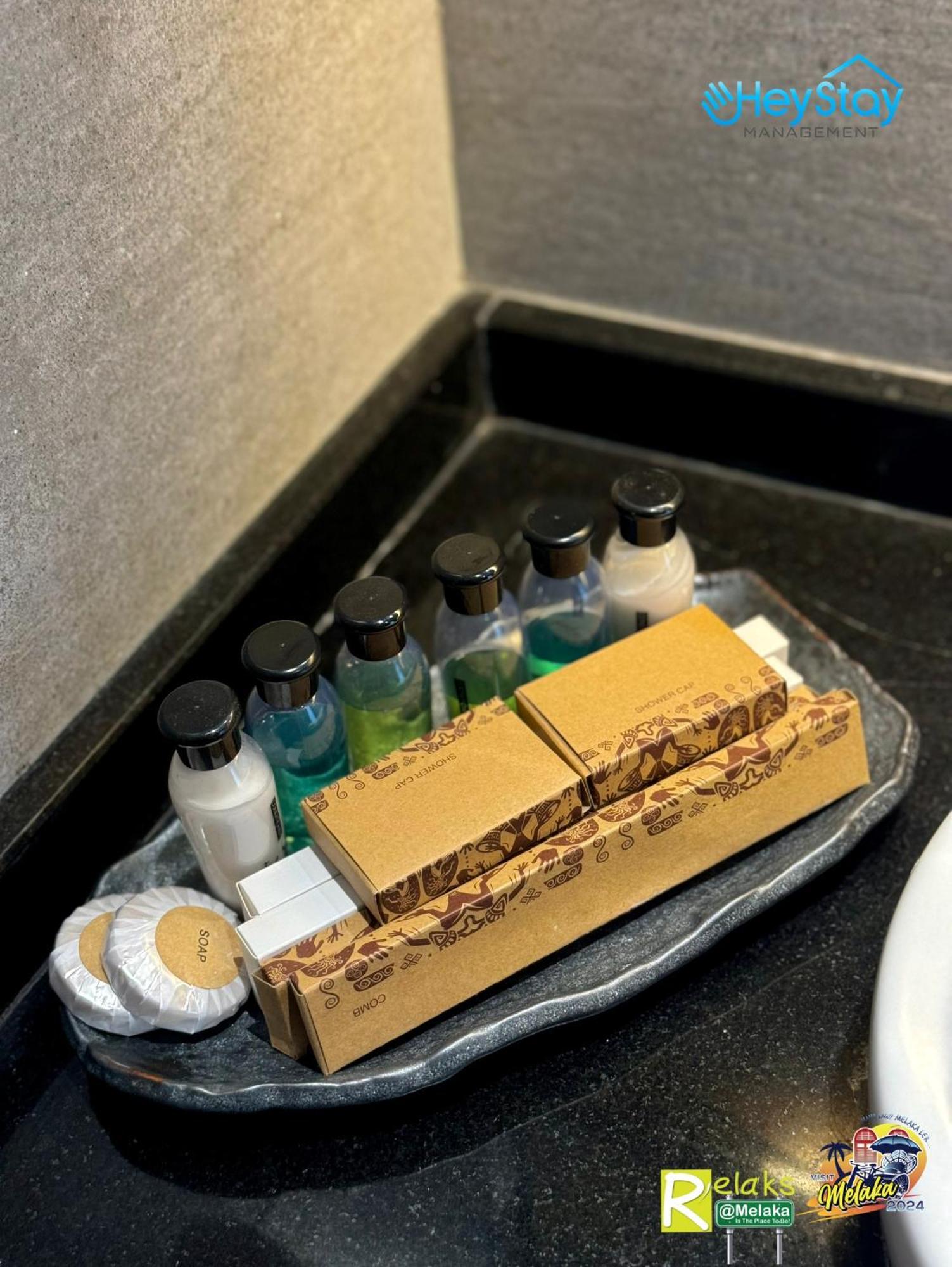 Modern Cave Guest House Walking Distance 5Mins To Jonker Malacca Bagian luar foto